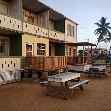 Pal'S On The Beach - Dangriga, Belize Екстериор снимка