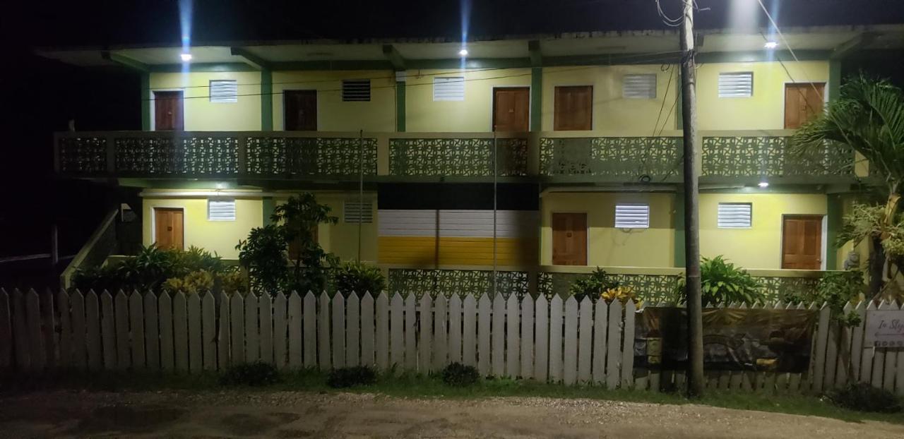Pal'S On The Beach - Dangriga, Belize Екстериор снимка