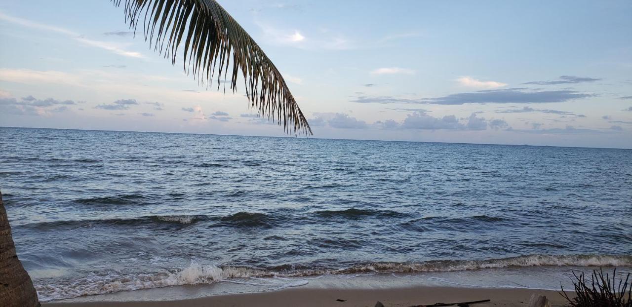 Pal'S On The Beach - Dangriga, Belize Екстериор снимка