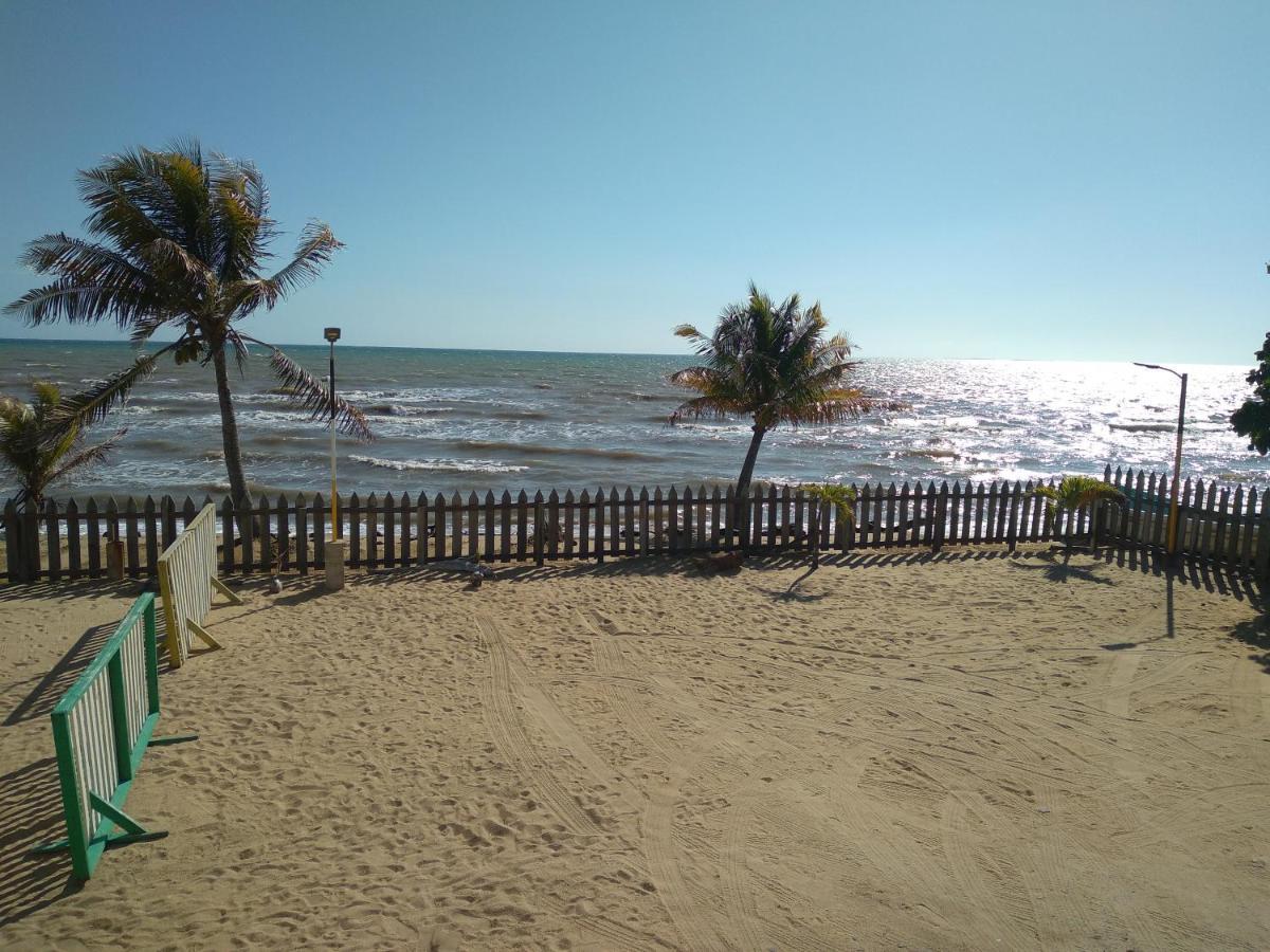 Pal'S On The Beach - Dangriga, Belize Екстериор снимка