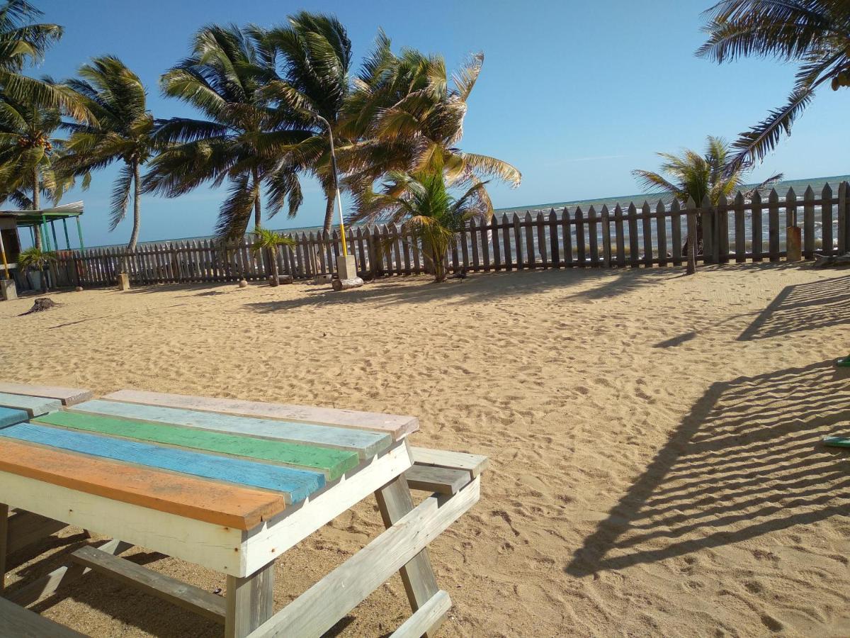 Pal'S On The Beach - Dangriga, Belize Екстериор снимка