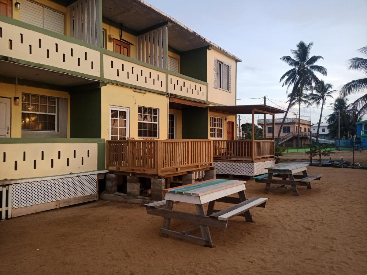 Pal'S On The Beach - Dangriga, Belize Екстериор снимка