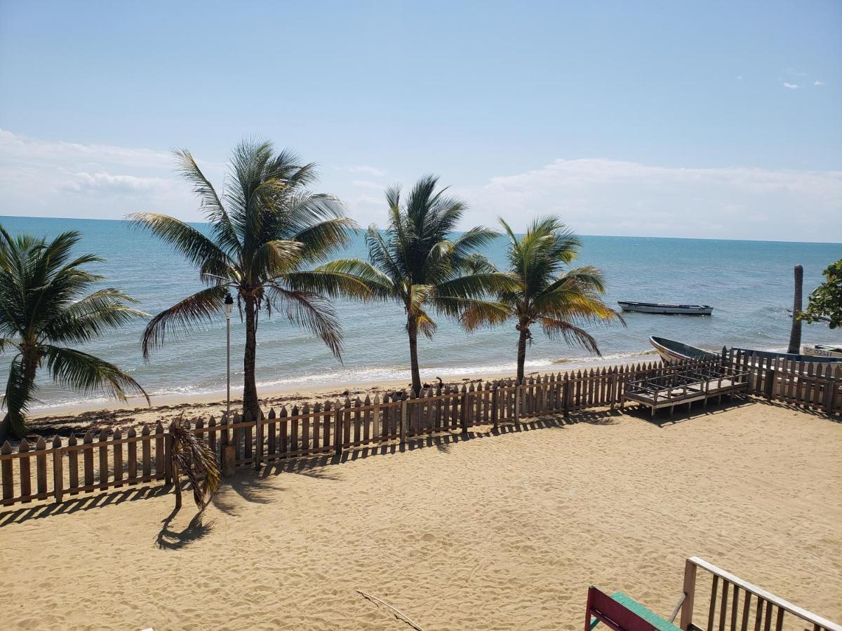 Pal'S On The Beach - Dangriga, Belize Екстериор снимка