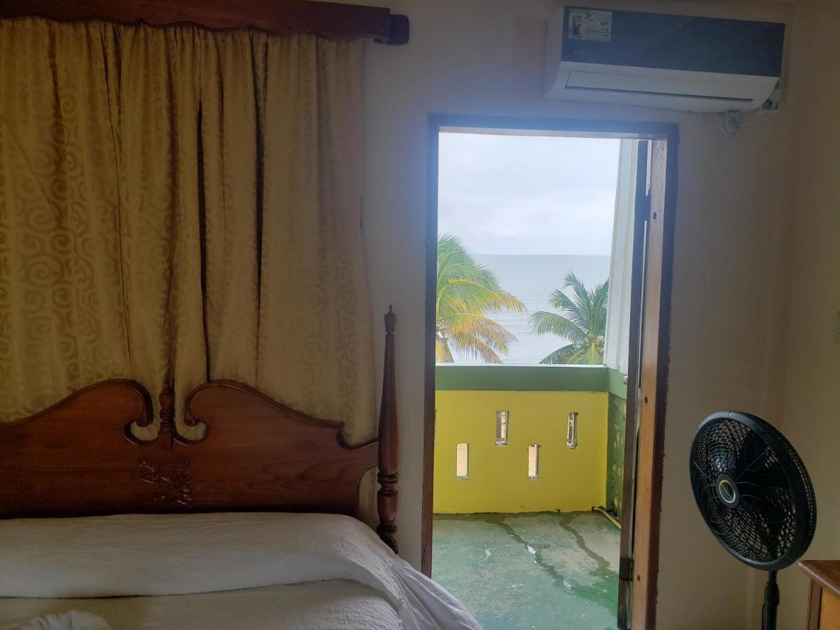 Pal'S On The Beach - Dangriga, Belize Екстериор снимка