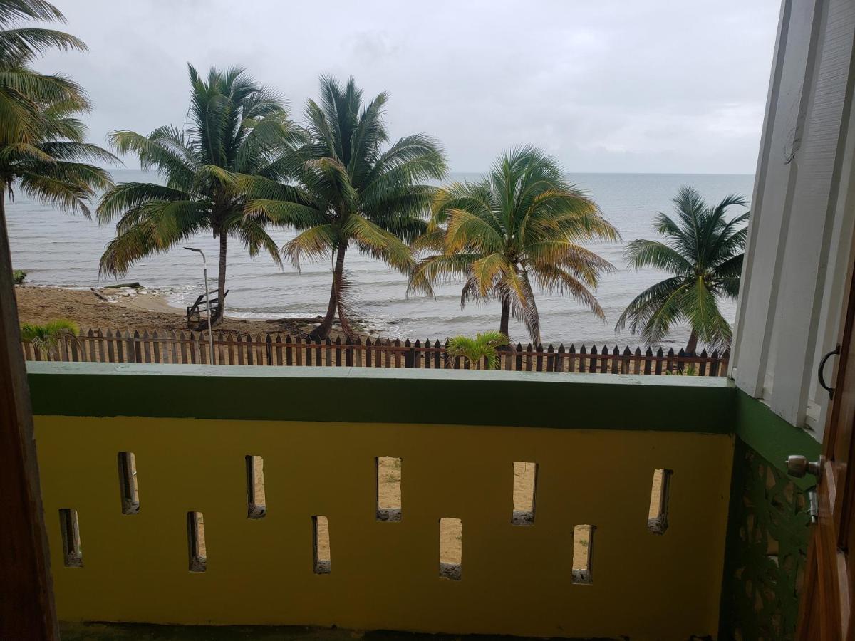 Pal'S On The Beach - Dangriga, Belize Екстериор снимка